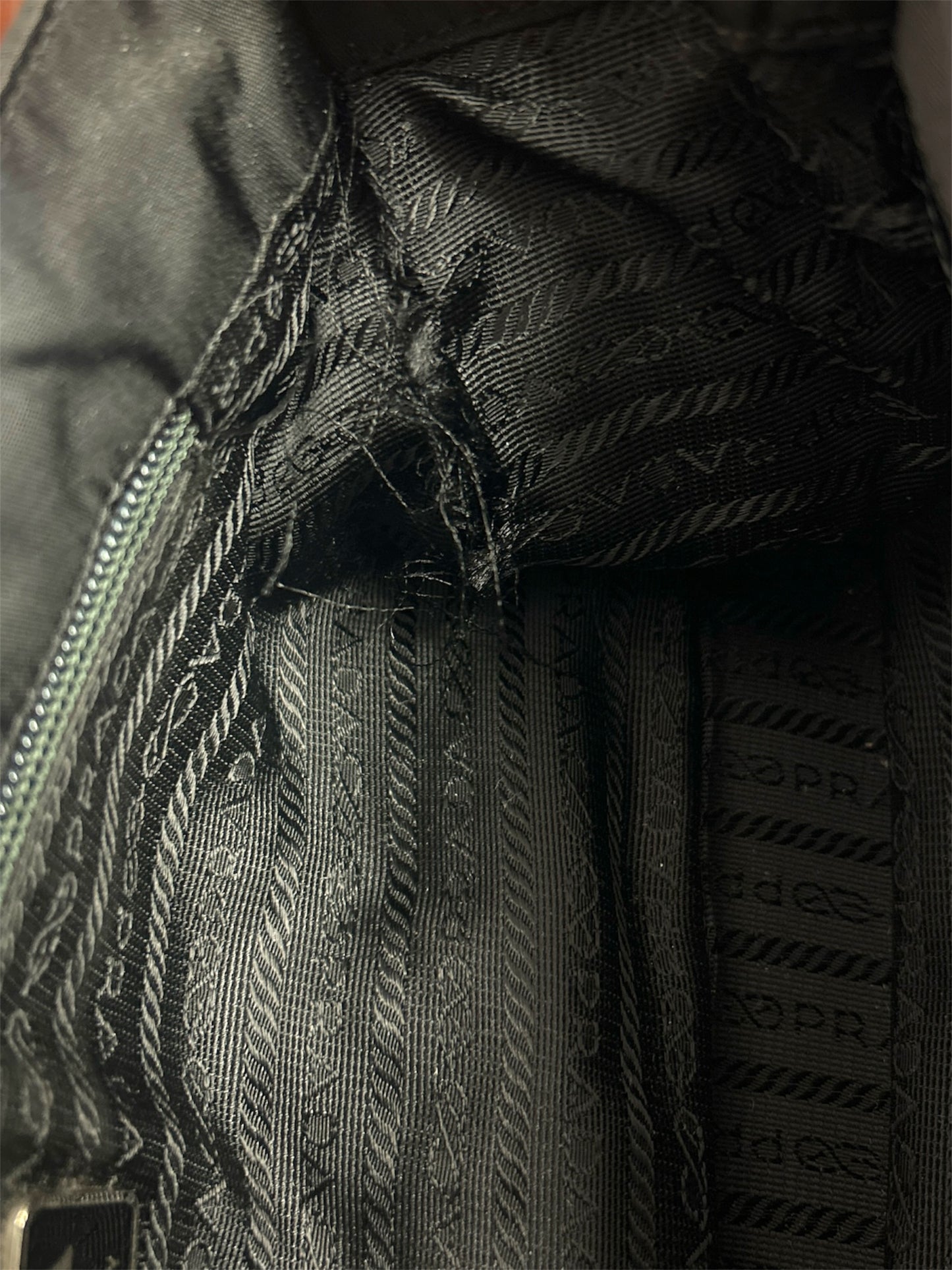 PRADA Tracolla in pelle nera