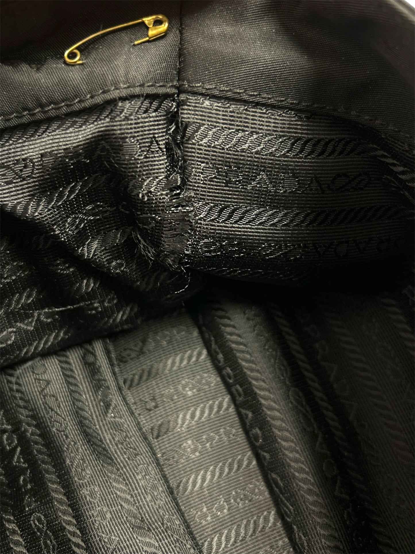 PRADA Tracolla in pelle nera