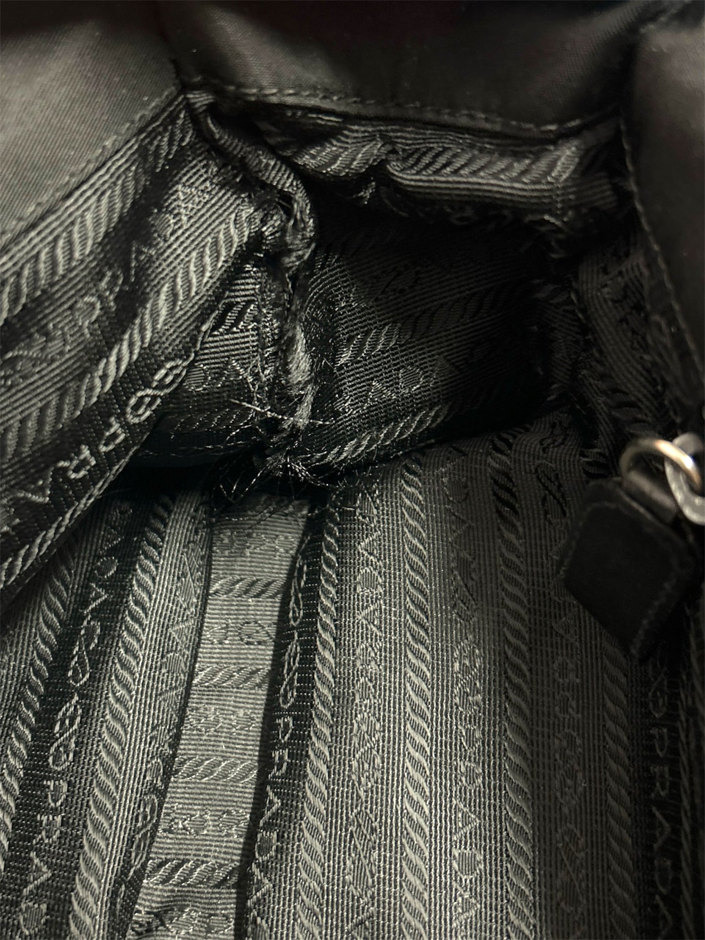 PRADA Tracolla in pelle nera